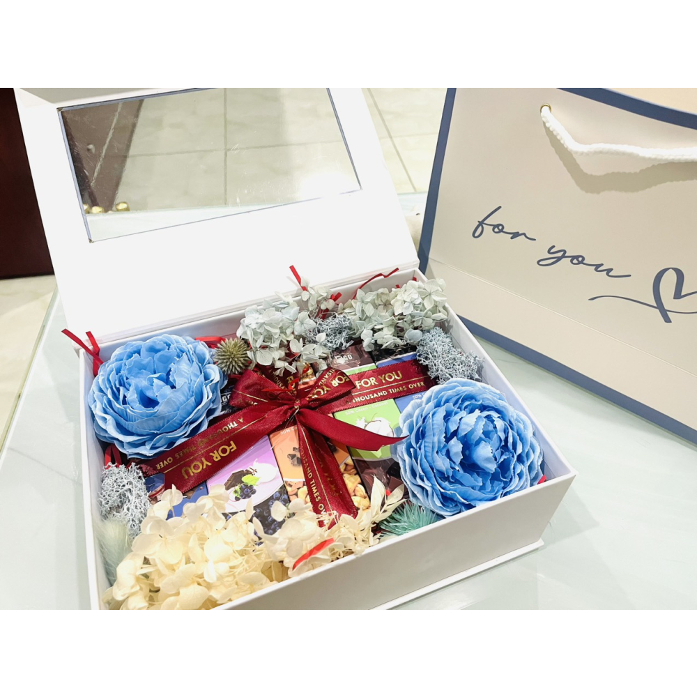 Set quà tặng Xanh Hi vọng FIGO ( 5 Chocolate 20g + hoa, thiệp, túi quà )