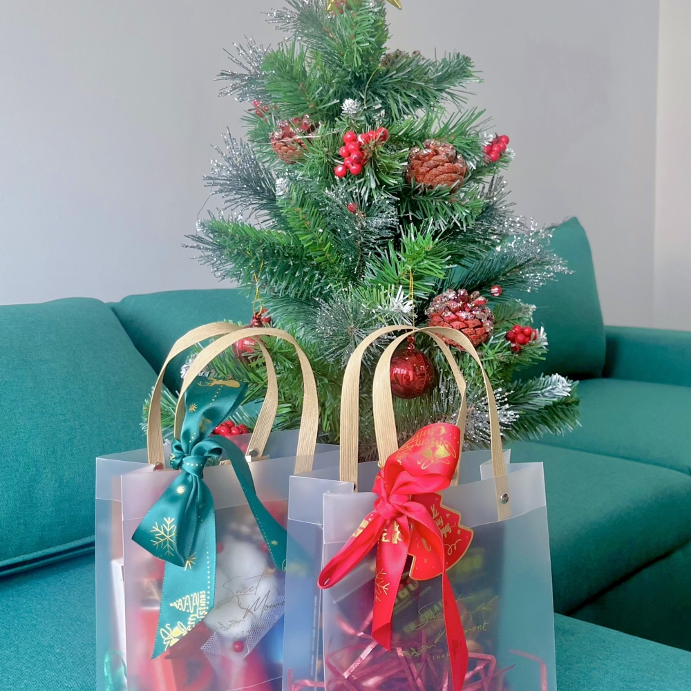 Set quà Giáng sinh doanh nghiệp, đồng nghiệp FIGO, thiệp nơ, hoa theo yêu cầu