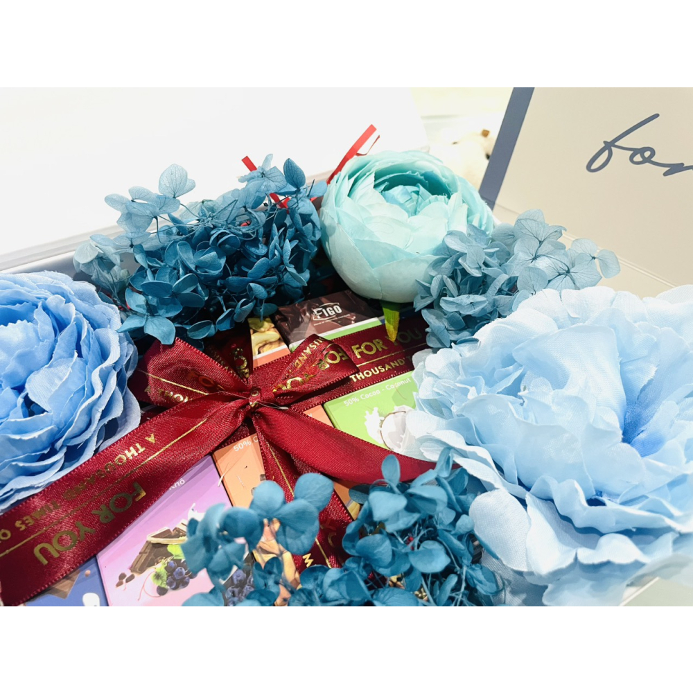 Set quà tặng Xanh Bình yên FIGO ( 5 Chocolate 20g + hoa, thiệp, túi quà )